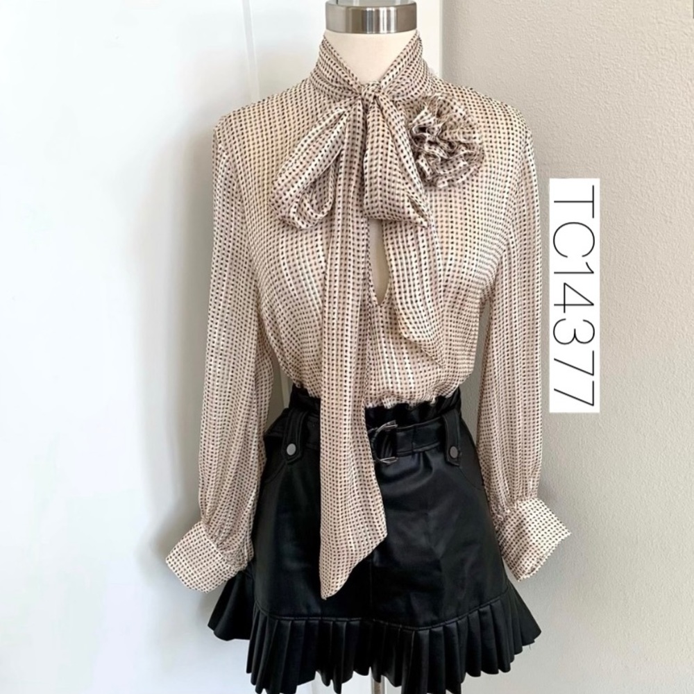 GORGEOUS ZARA NWT Flower Blouse - Picture 10 of 10